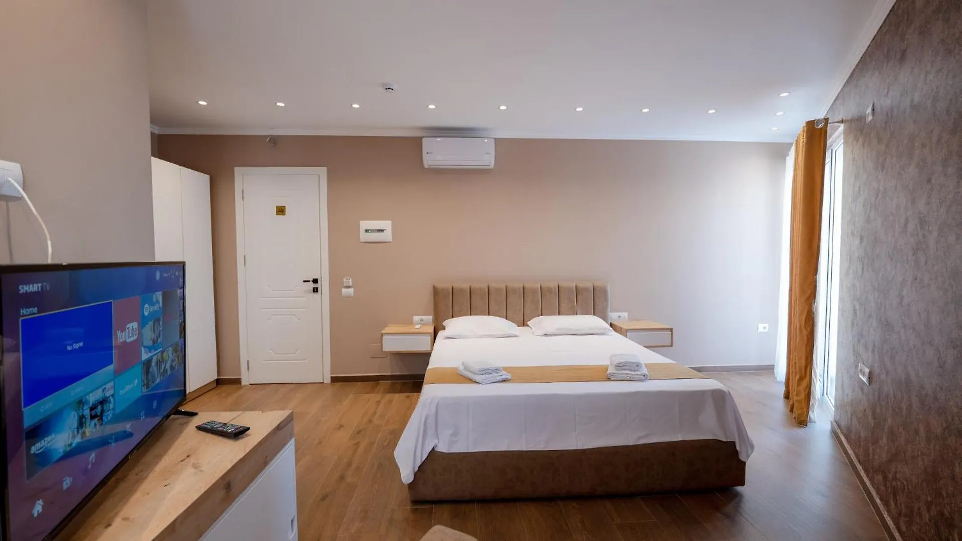 Lider Hotel クサミル