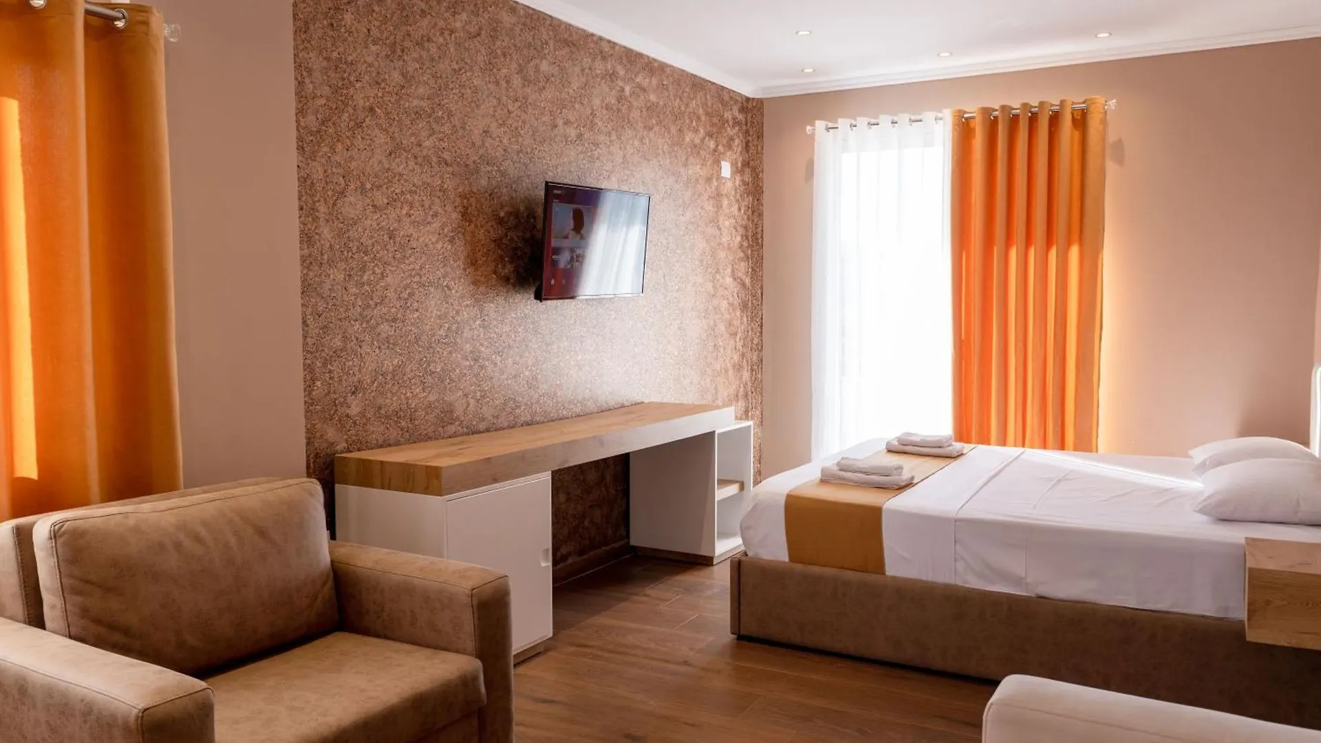 Lider Hotel クサミル