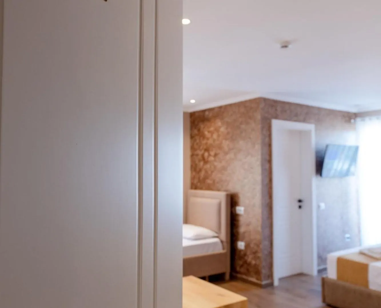 Lider Hotel クサミル